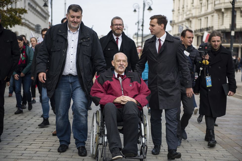 Image of Janusz Korwin-Mikke, Grzegorz Braun and other members of Konfederacja at their demonstration