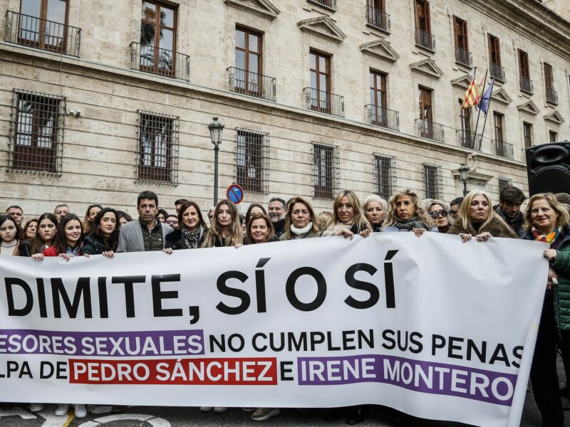 Image of people protesting against the Only Yes Means Yes in Valencia, Spain.