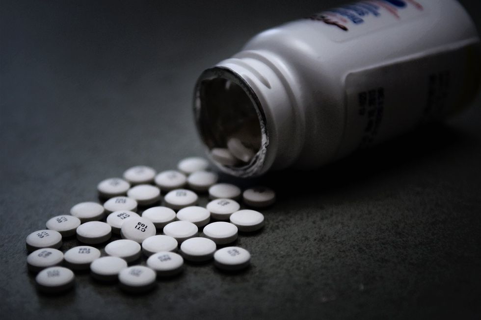 Image of prescription pain pills on a table.