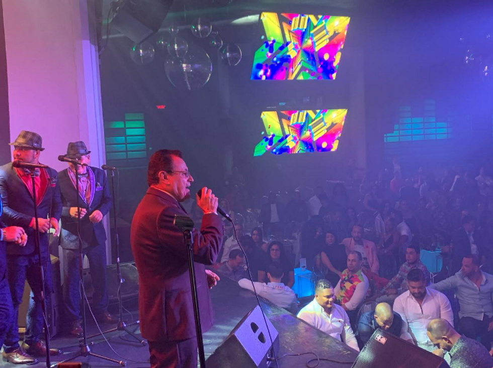 Image of Puerto Rican singer-songwriter Ismael Miranda singing on stage.
