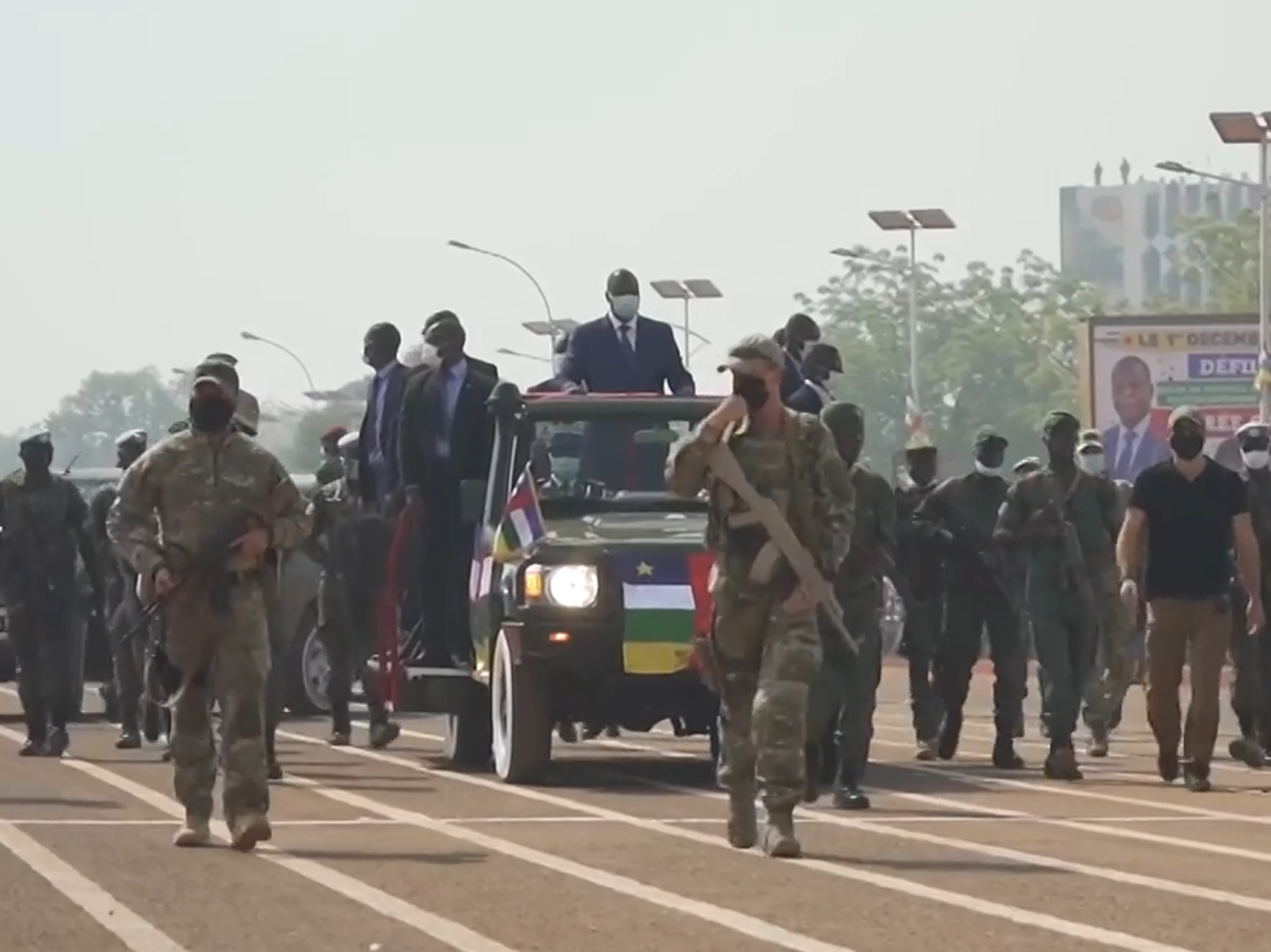 Image of Russian mercenaries provide security for convoy with president of the Central African Republic.