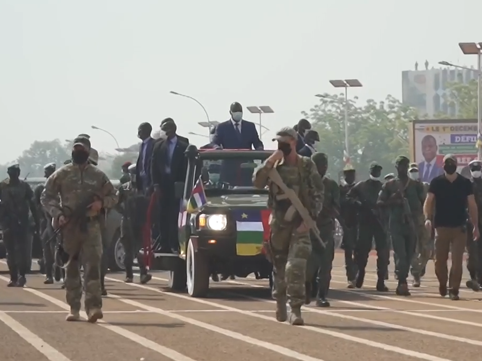 Image of Russian mercenaries provide security for convoy with president of the Central African Republic.