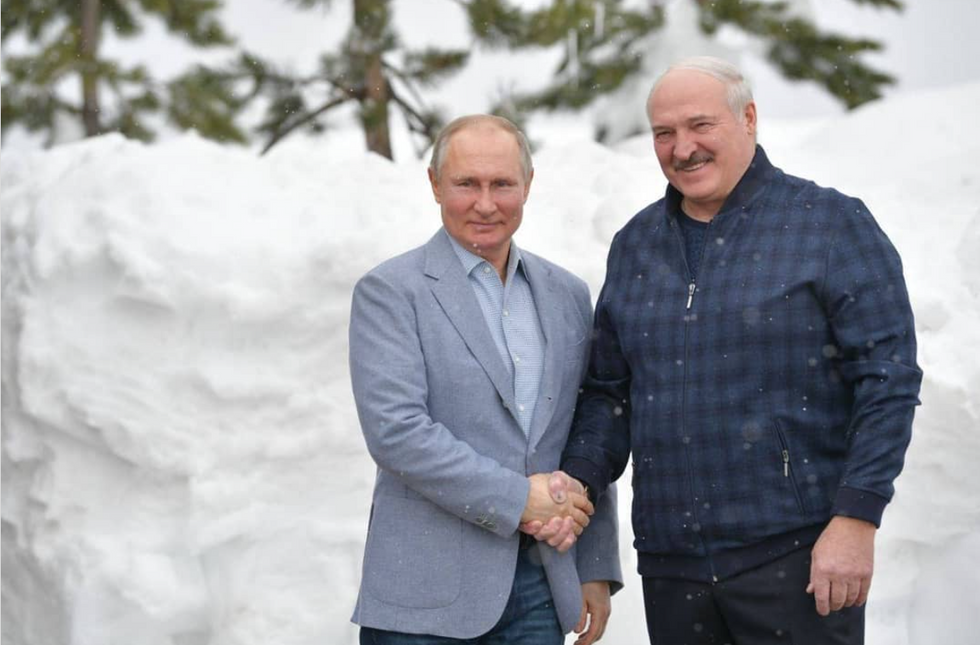 Image of Russian President Vladimir Putin and Belarusian President Alexander Lukashenko shaking hands.