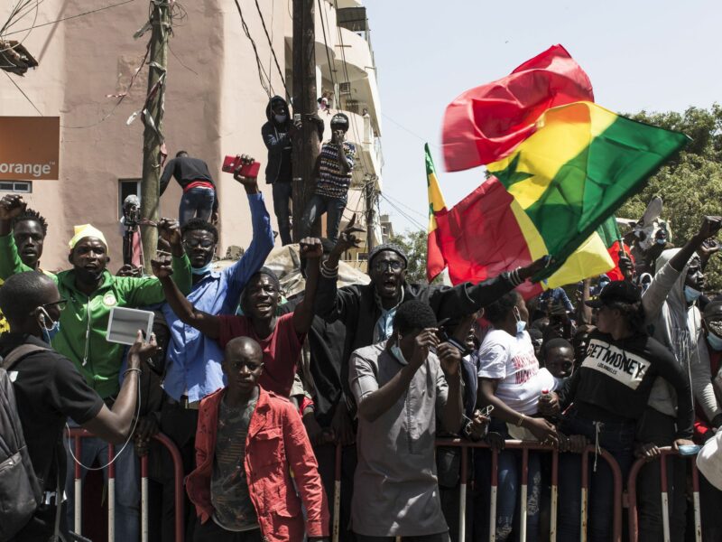Image of Senegalese ​Protesters celebrating Sonko being set free by the court, March 2021