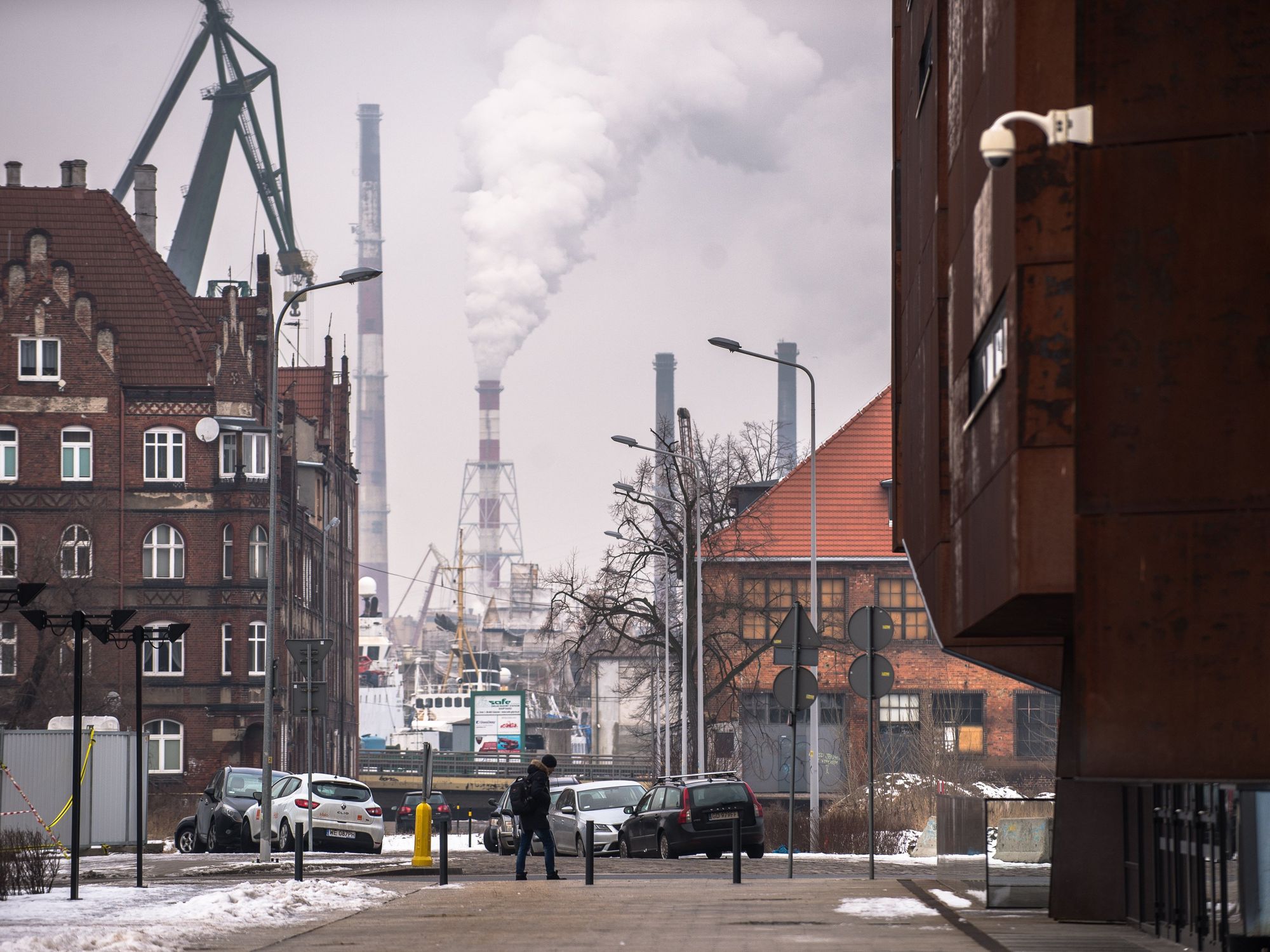 Image of smoke coming out of a coal station in Gdansk, Poland.