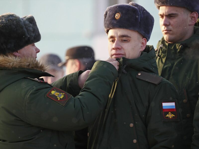 Image of two Russian soldiers in Uniform at the Novosibirsk-Glavny railway station before departing for service.​