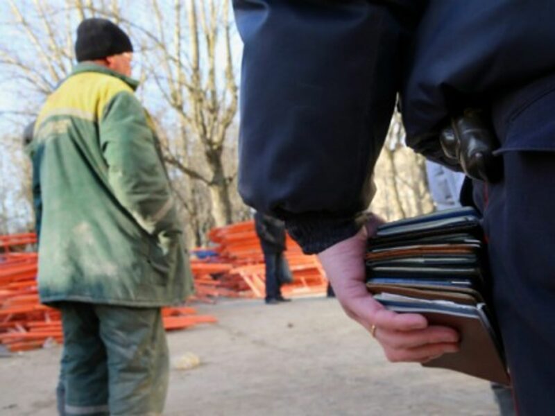 Immigration officer conducts raids in St. Petersburg