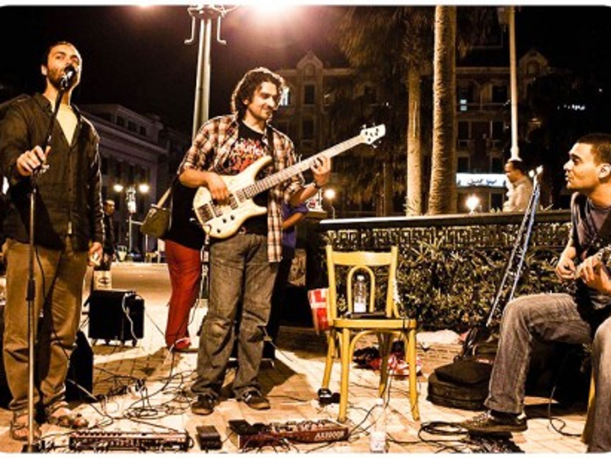Impromptu live music performances
