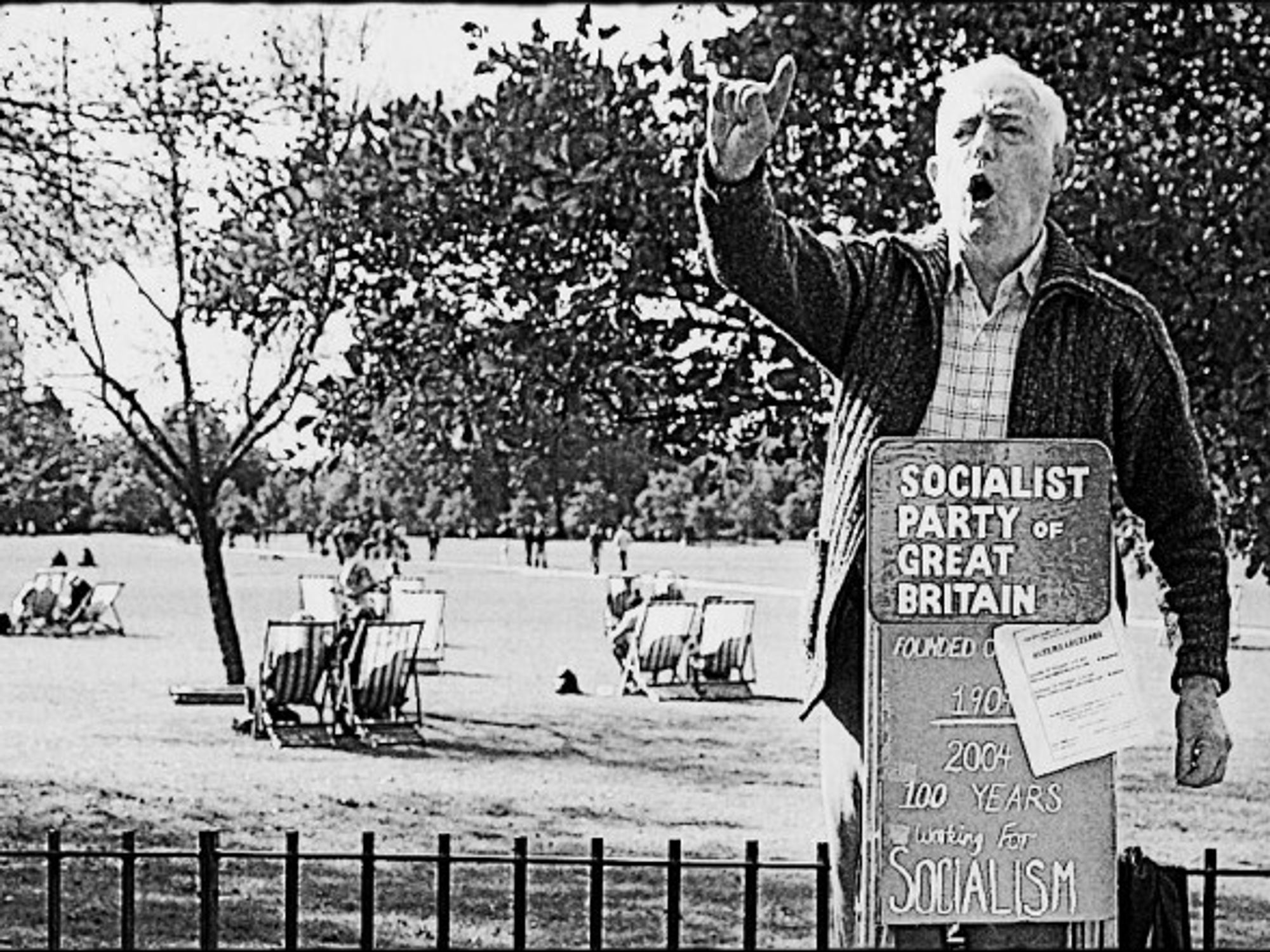In Hyde Park, the majority are focused on the sun