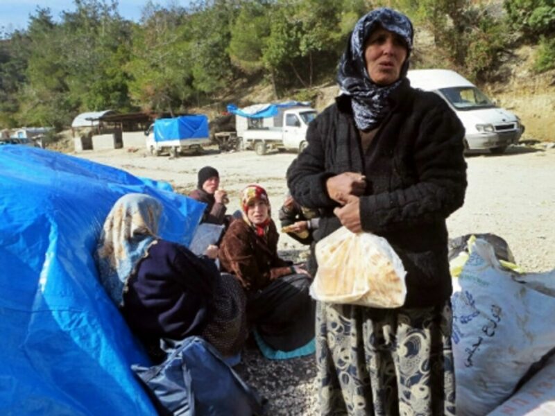 In Oncupinar, Syria, trying to enter Turkey.