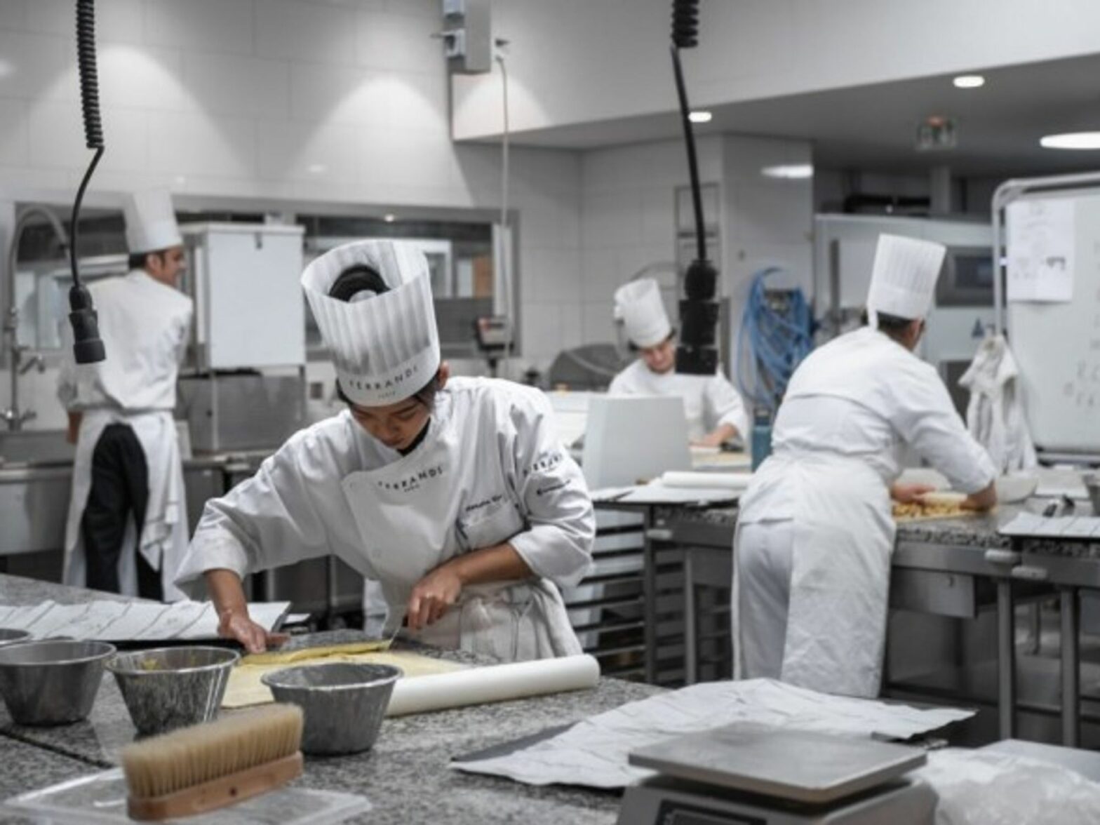 In recent months, complaints about the violence and sexism that reign in many restaurants have multiplied