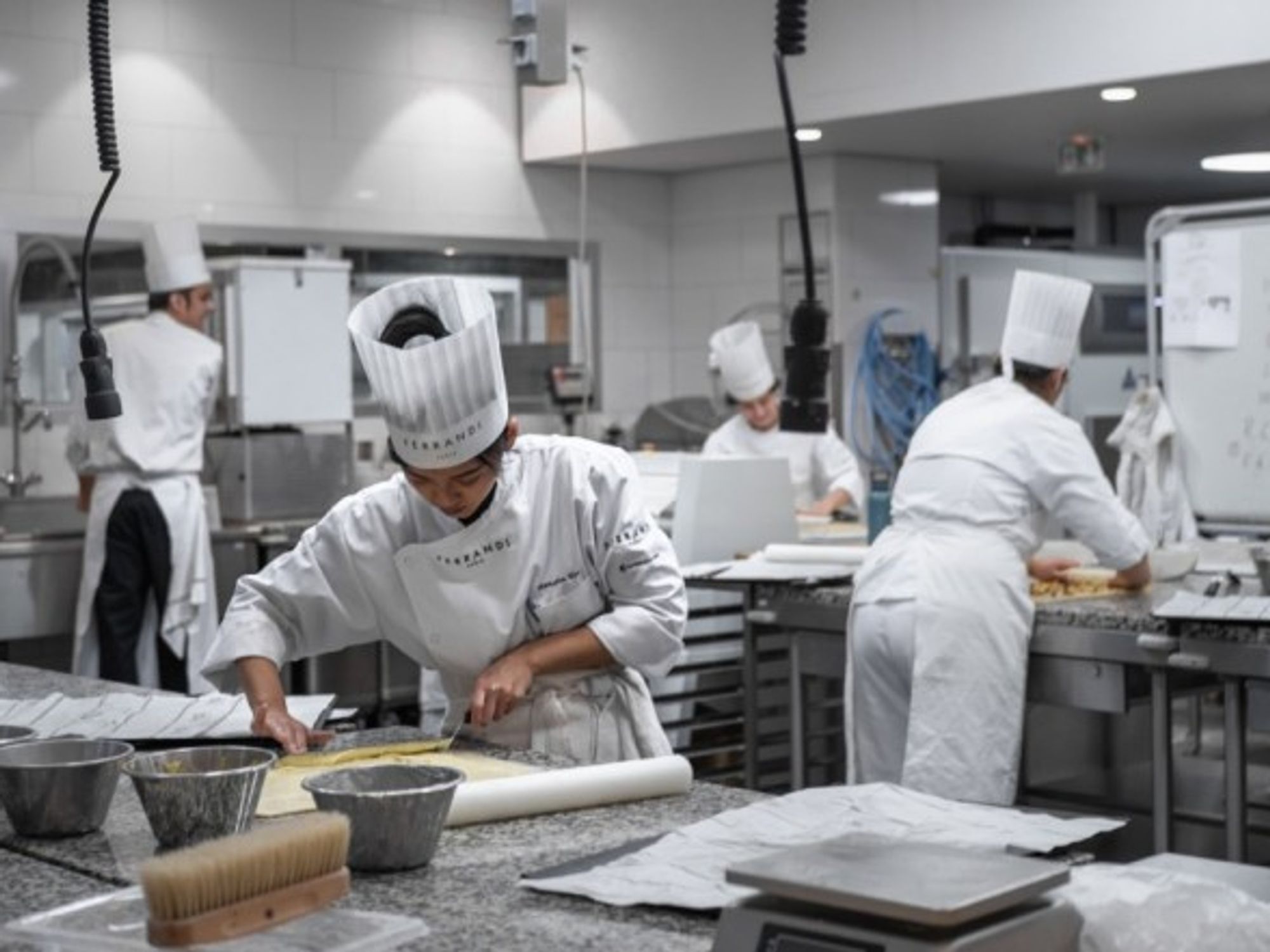 In recent months, complaints about the violence and sexism that reign in many restaurants have multiplied