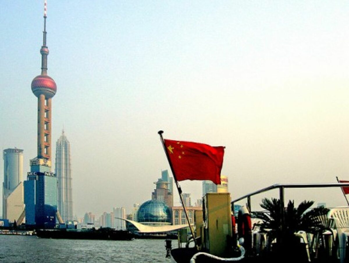 In Shanghai, old and new ways of operating do constant battle (phogel)