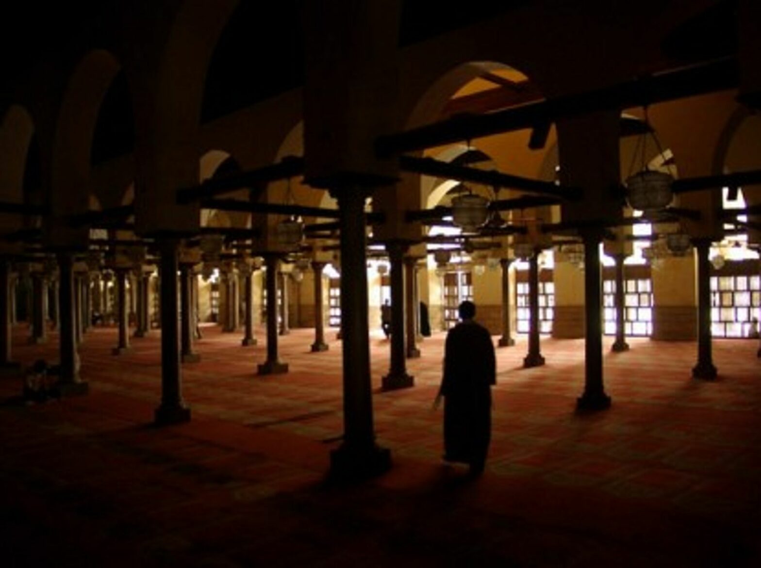 Inside Al-Azhar mosque (Jonah Bettio)