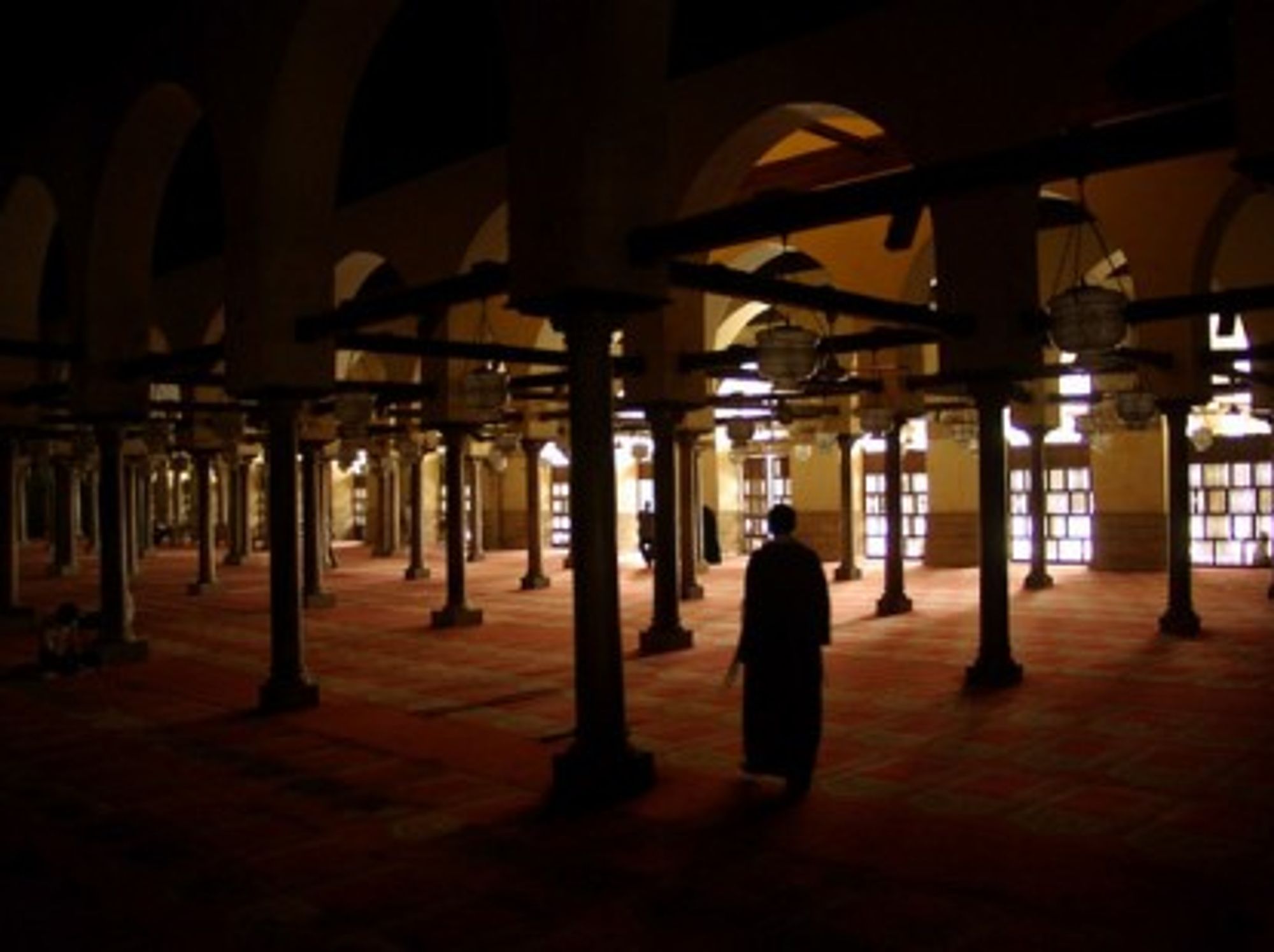 Inside Al-Azhar mosque (Jonah Bettio)