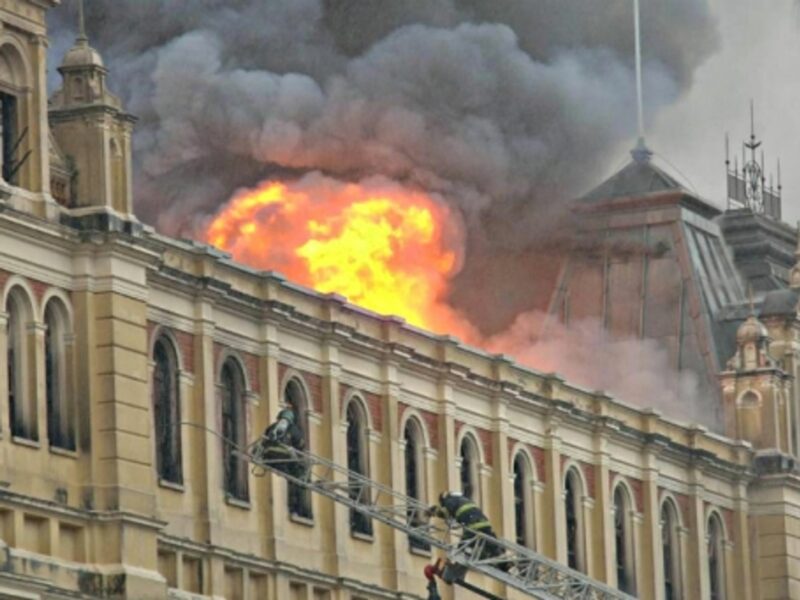 Iraq Fights For Ramadi, Sao Paulo Fire, SpaceX Rocket Landing