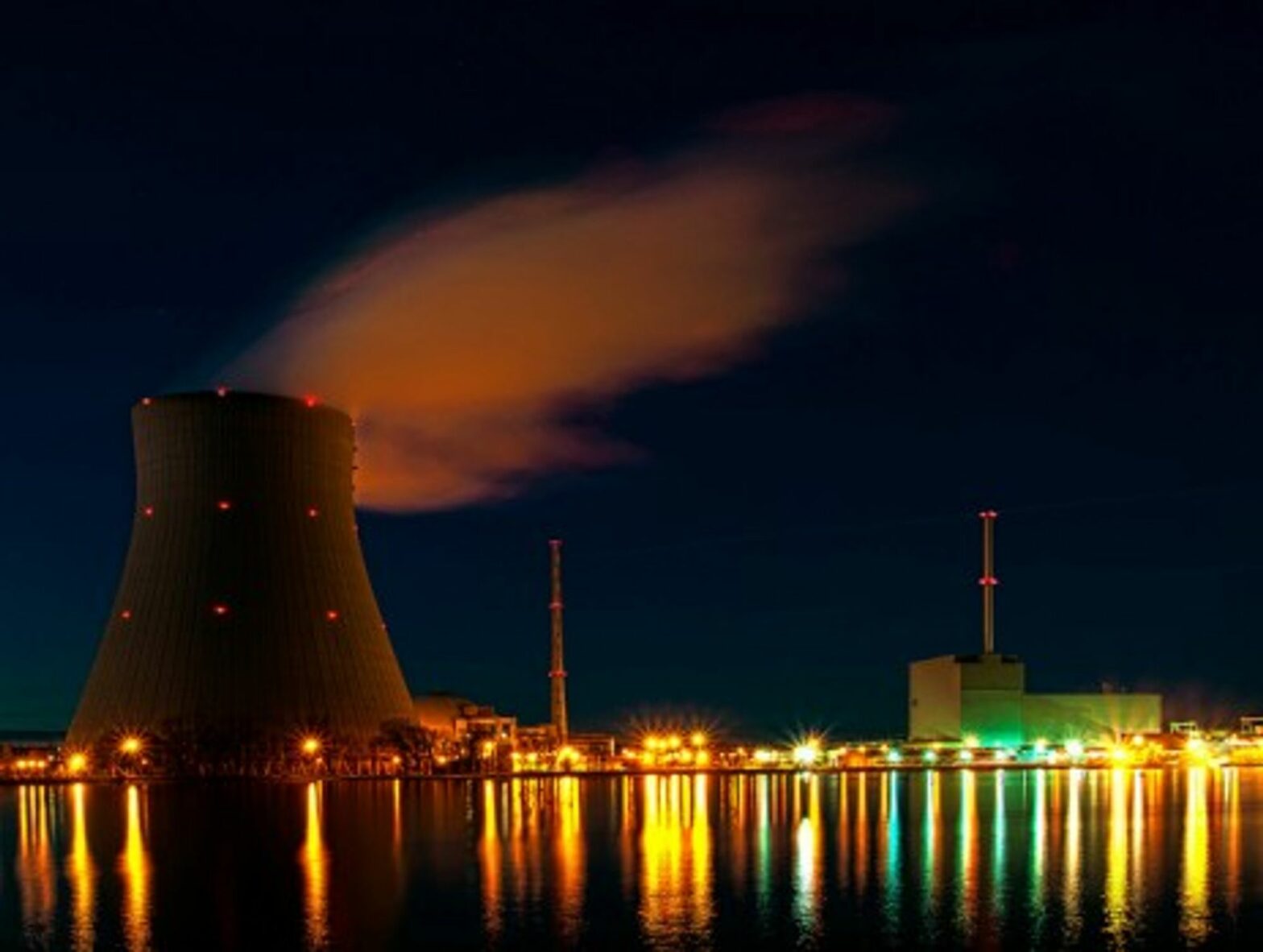 Isar nuclear plant Unterahrain, Germany (bagalute)