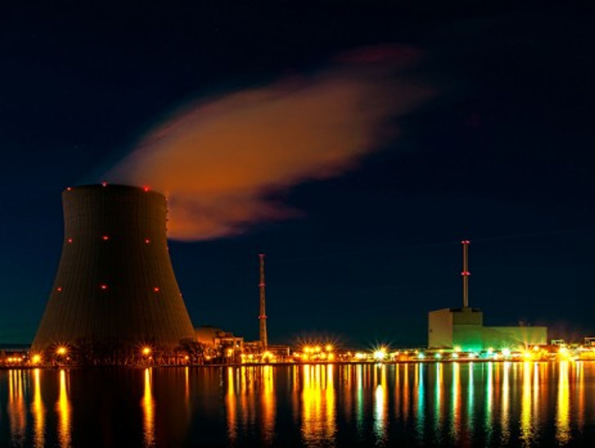 Isar nuclear plant Unterahrain, Germany (bagalute)