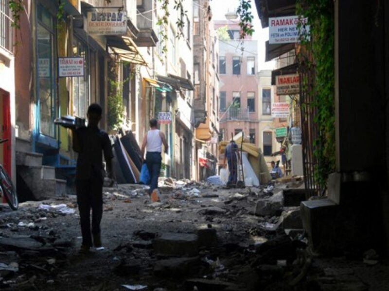 Istanbul would be devastated by a major quake (Tinou Bao)