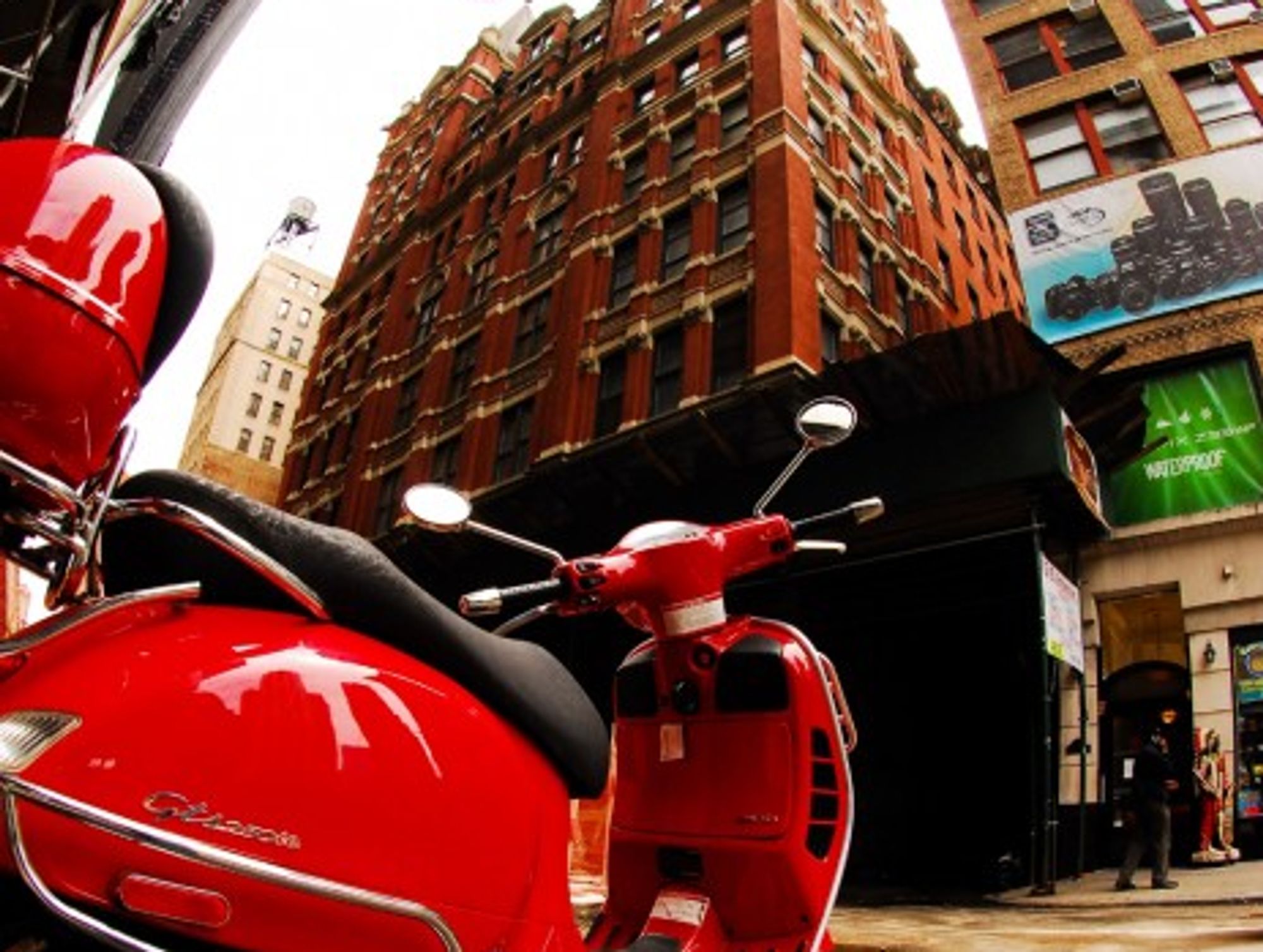 Italian motor design colors American cityscapes (Eduardo Pavon)