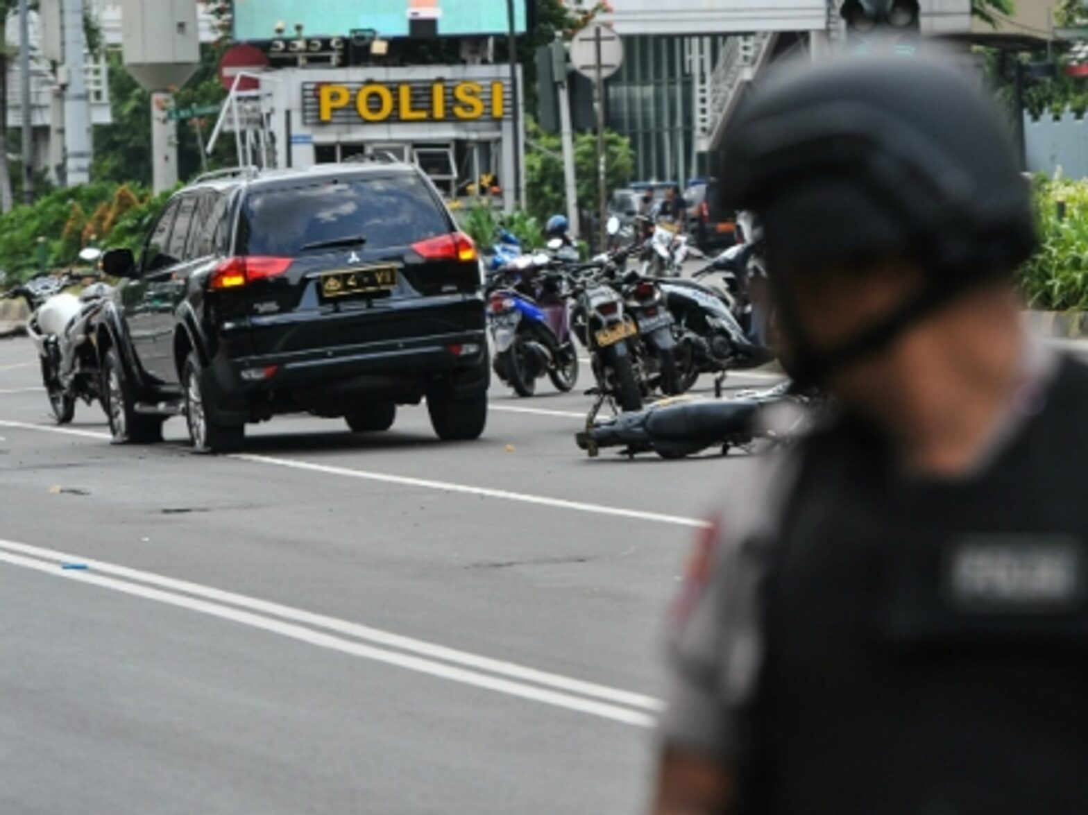 Jakarta Attacked, Powerball Winners, London Fogged