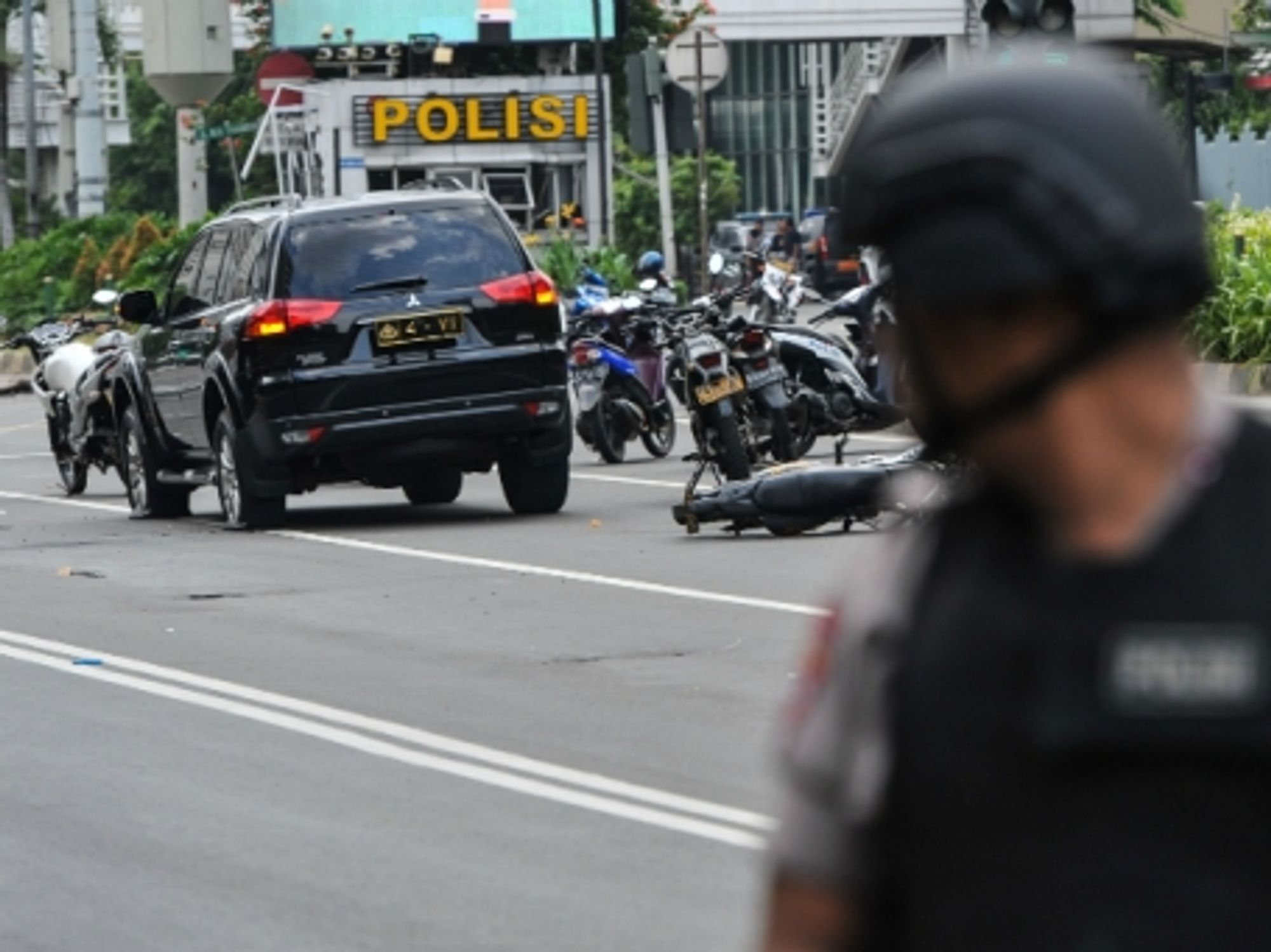 Jakarta Attacked, Powerball Winners, London Fogged