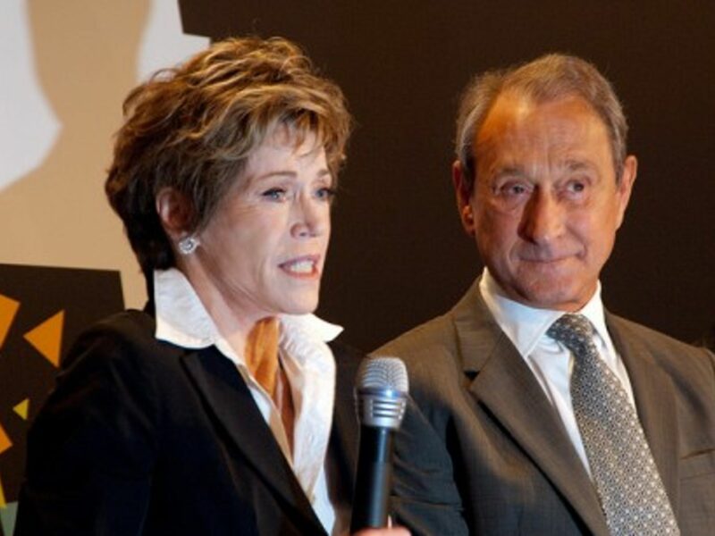 Jane Fonda with Paris Mayor Bertrand Delanoë (Olivier Pacteau)