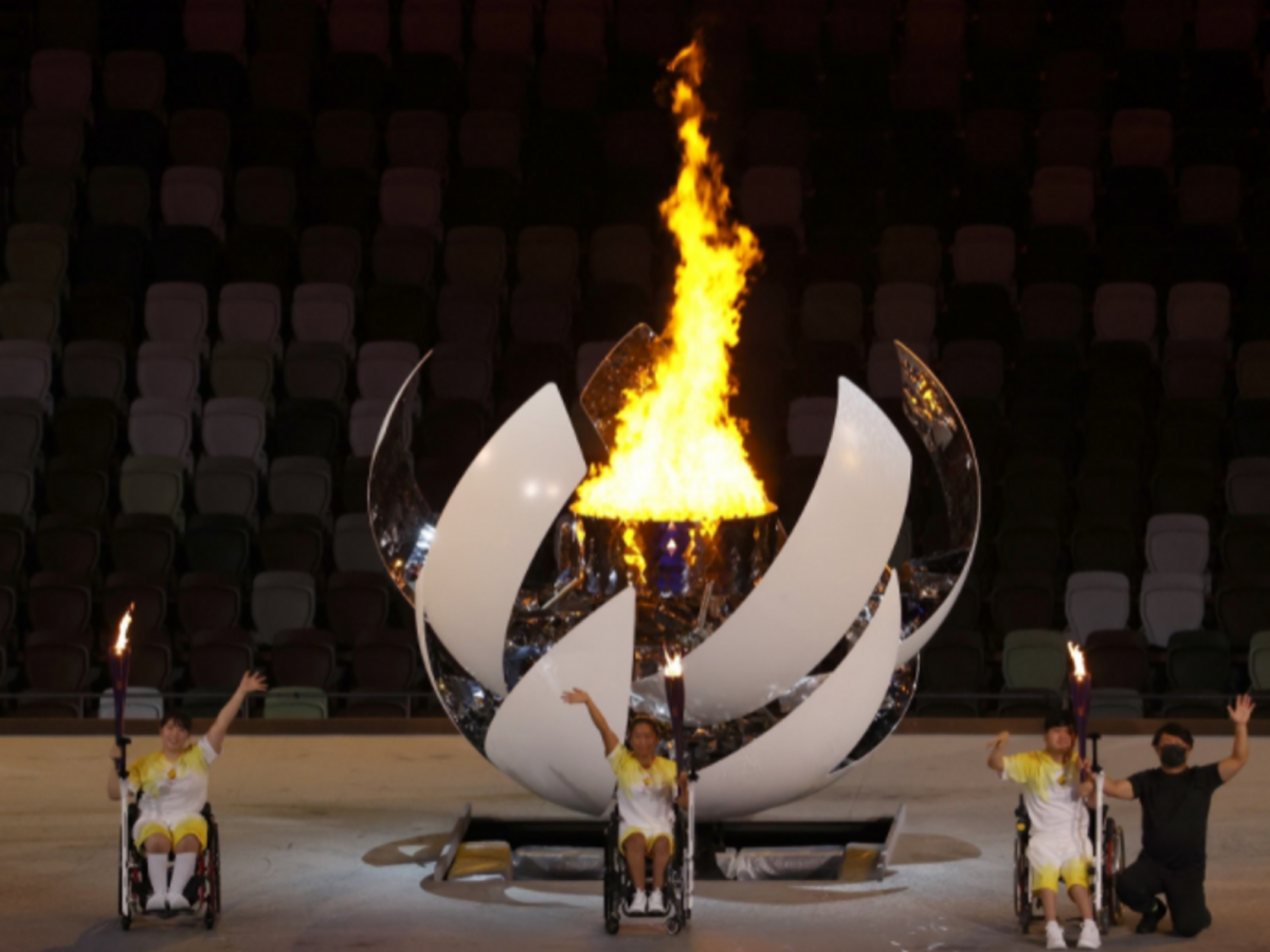 Algeria Cuts Ties With Morocco, COVID Plateau, RIP The “Ultimate Drummer”