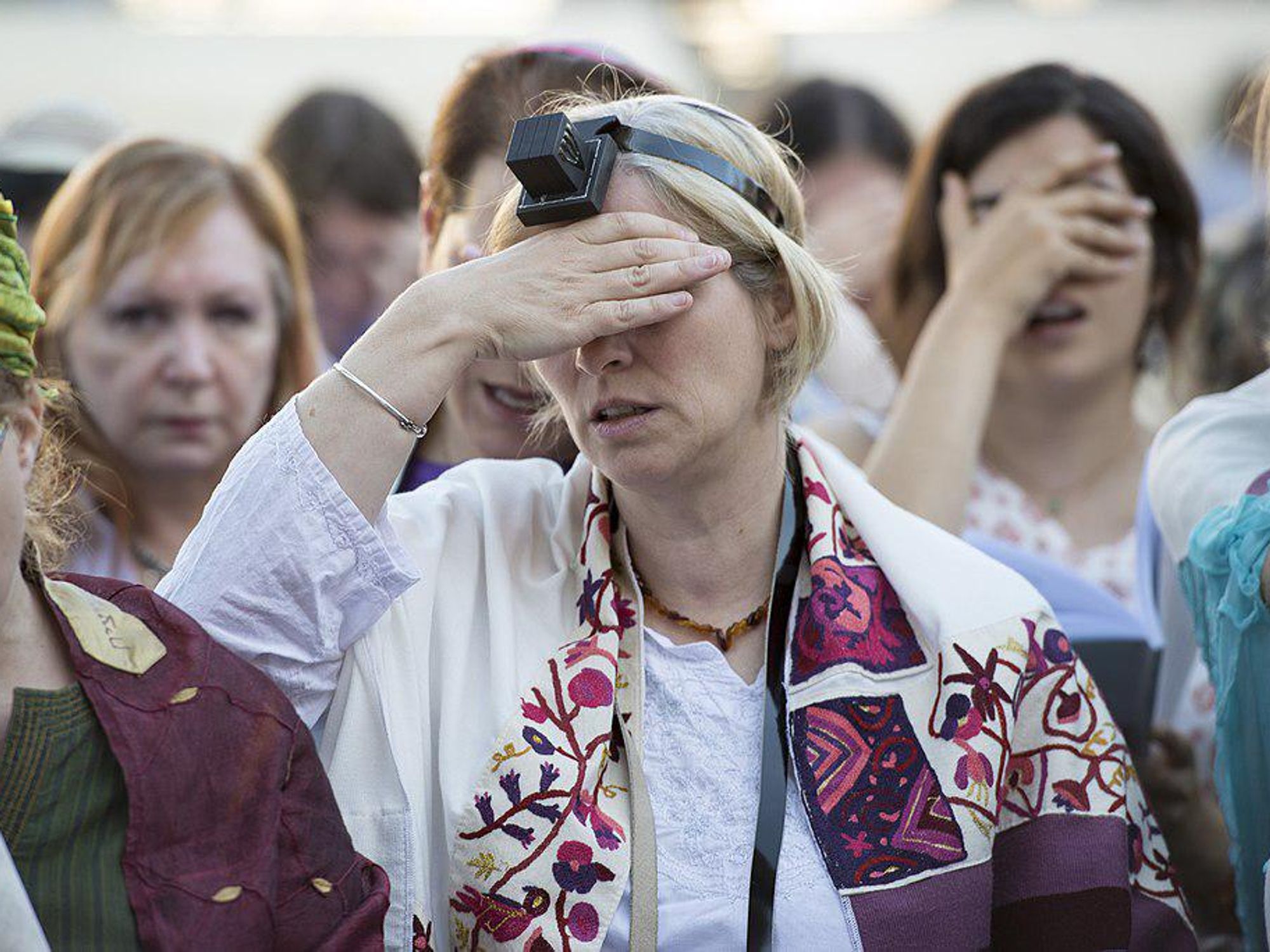 Jewish woman praying in Israel