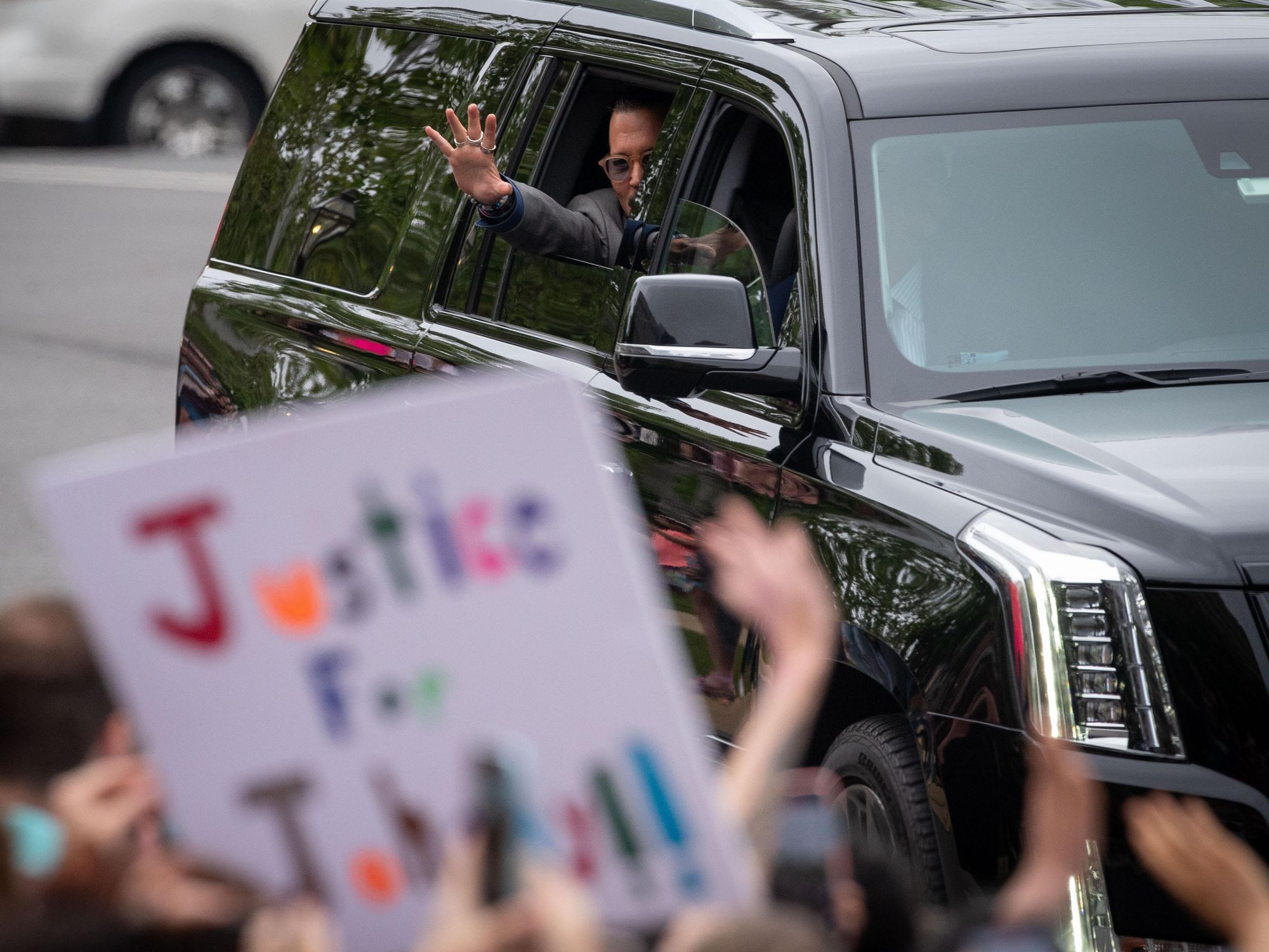Johnny Depp arrives by car at the Fairfax County Courthouse.