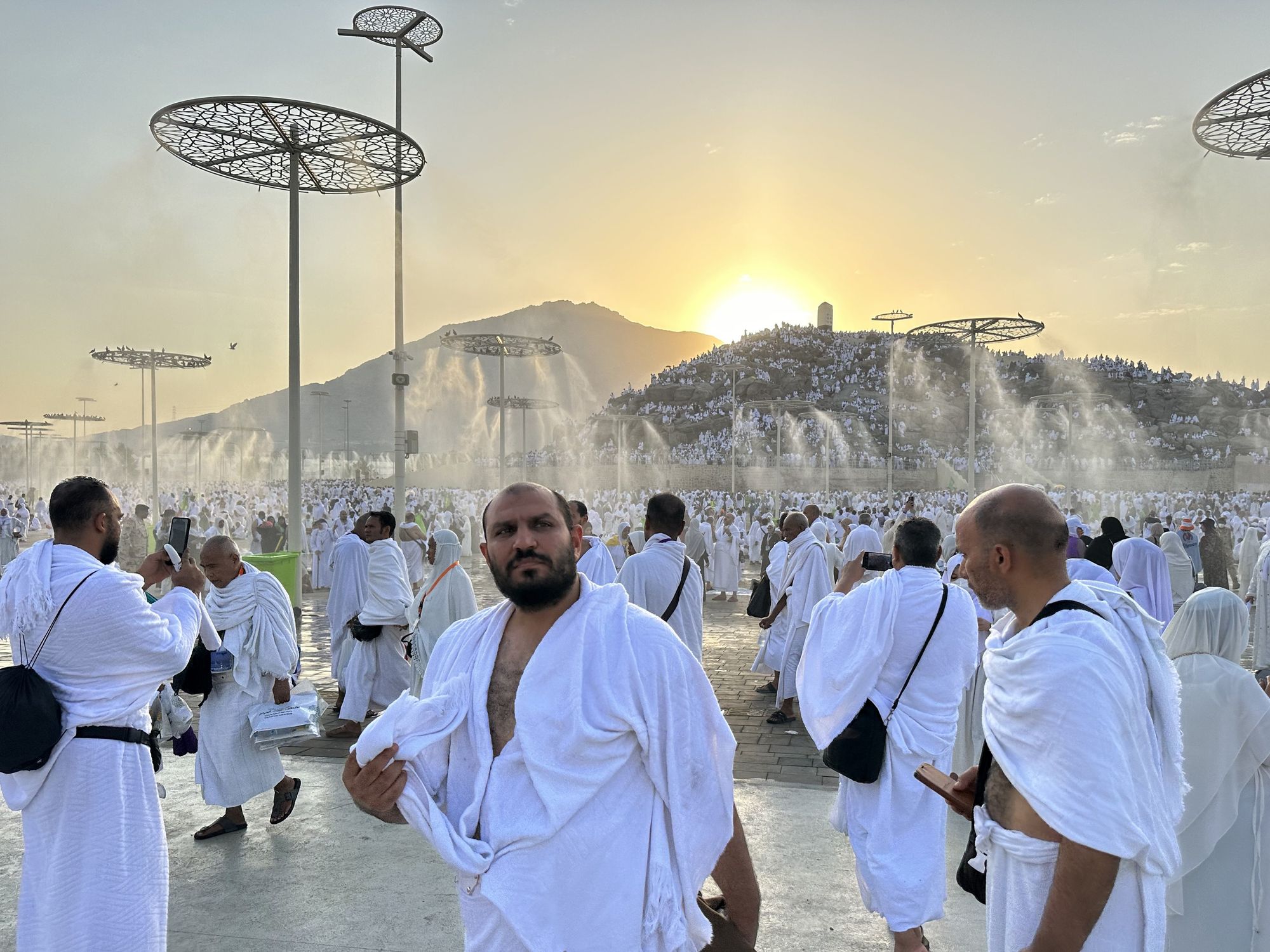 June 15, 2024, Mecca, Mecca, Saudi Arabia: Muslim pilgrims arrive on Mount Arafat during the Hajj 2024 pilgrimage, southeast of Mecca, Saudi Arabia, 15 June 2024. Pilgrims began flocking on the plains of Mount Arafat since early hours of the day to perform one of the most important rituals of the Hajj pilgrimage. Saudi authorities said that over 1.5 million pilgrims arrived in Saudi Arabia for this year's Hajj season. Muslims attending this year's Islamic Hajj pilgrimage will face the challenge of a significant rise in temperatures, which poses a threat to the health of pilgrims, according to the Ministry of Health statement, as the National Center for Meteorology (NCM) expected temperatures to range between 45 and 48 degrees Celsius at the holy sites (Credit Image: © Medhat Hajaj/APA Images via ZUMA Press Wire)