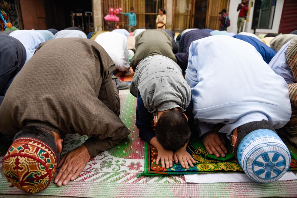 Kashmiri Muslims praying