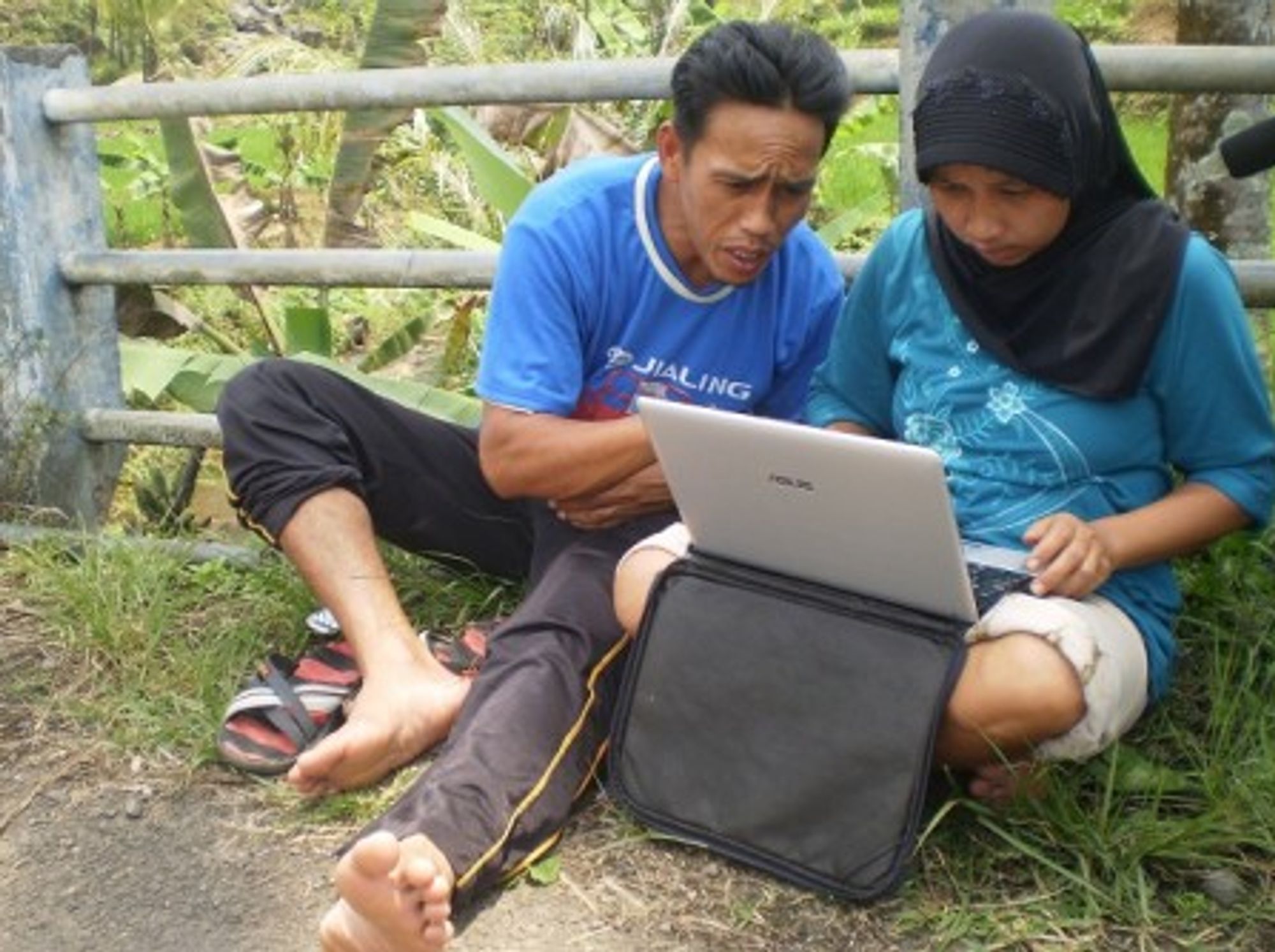 Kasiem and her husband online
