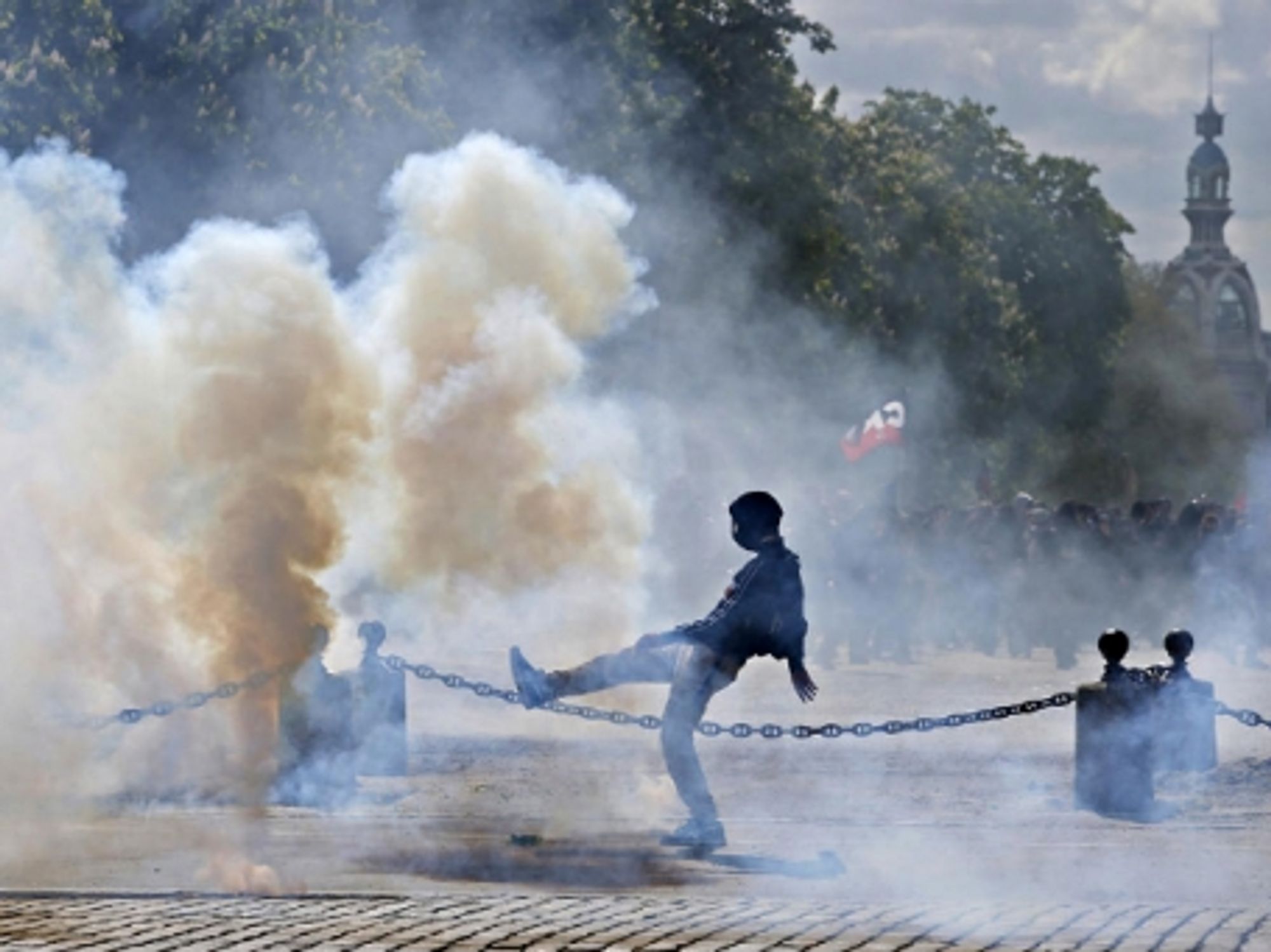 Korean Tensions, Trump Rally Clashes, Dose Of Deodorant