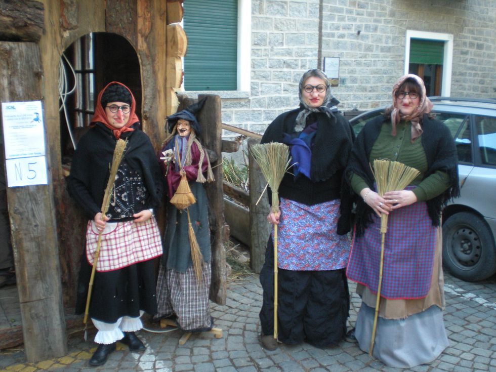 La Befana leaves coal in children's socks if they are naughty