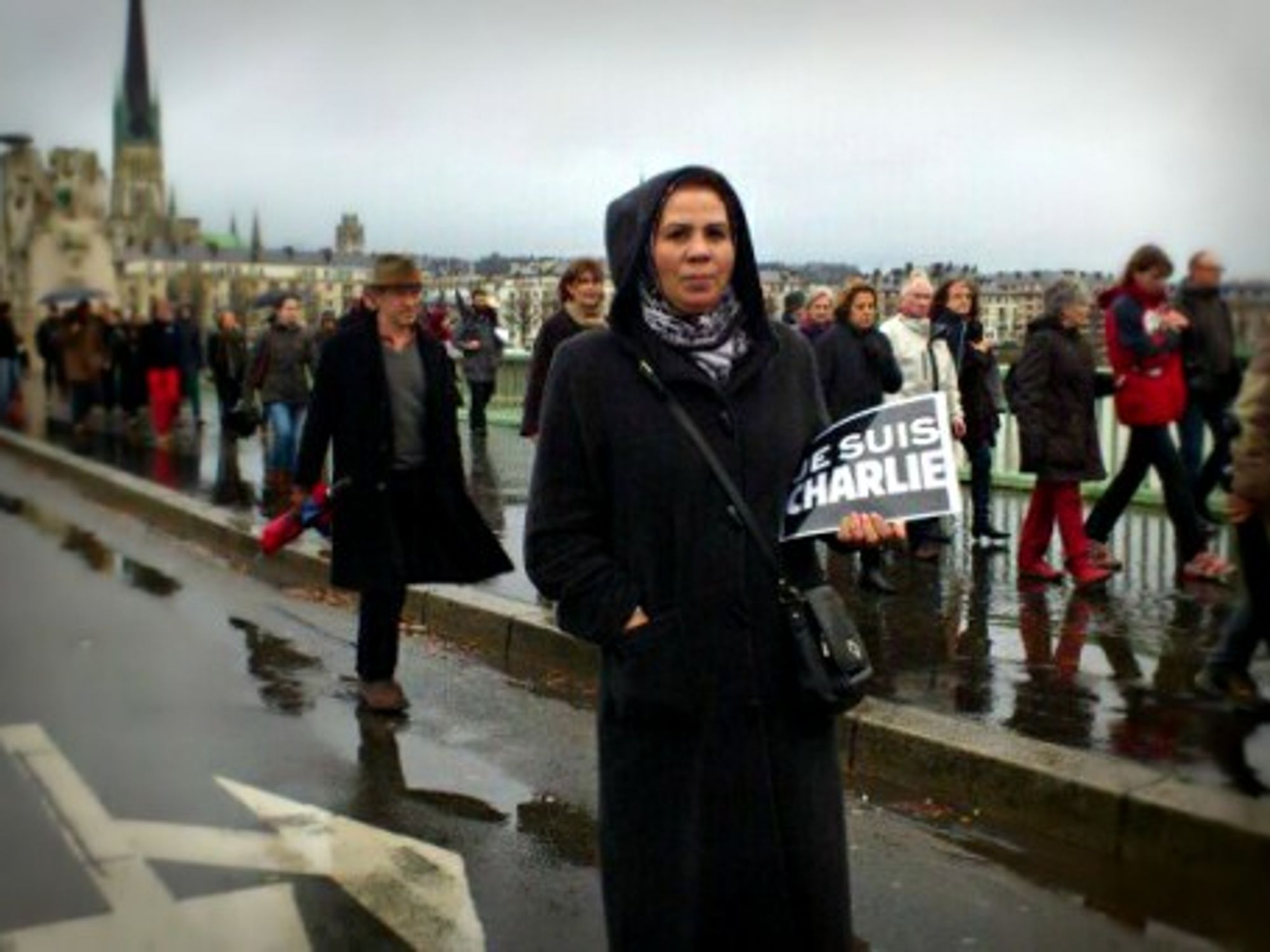 Latifa Ibn Ziaten shows her "Je suis Charlie" support.