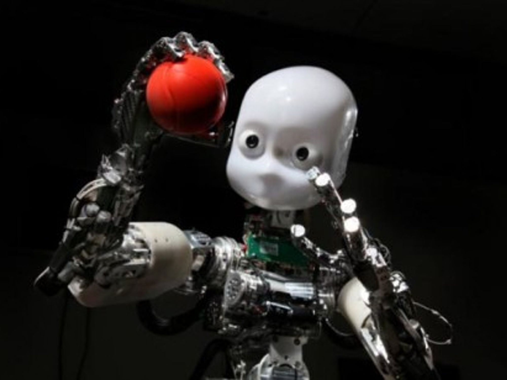 Learning to touch: the iCub robot, featured in the exhibition (MUDAC)