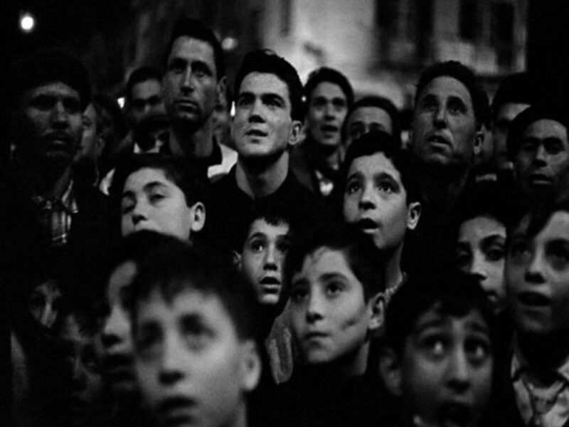 Locals in Scianna's hometown of Bagheria (Ferdinando Scianna)