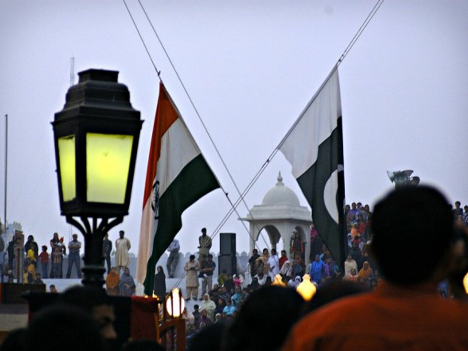 Lowering of the flags at the border between Pakistan and India
