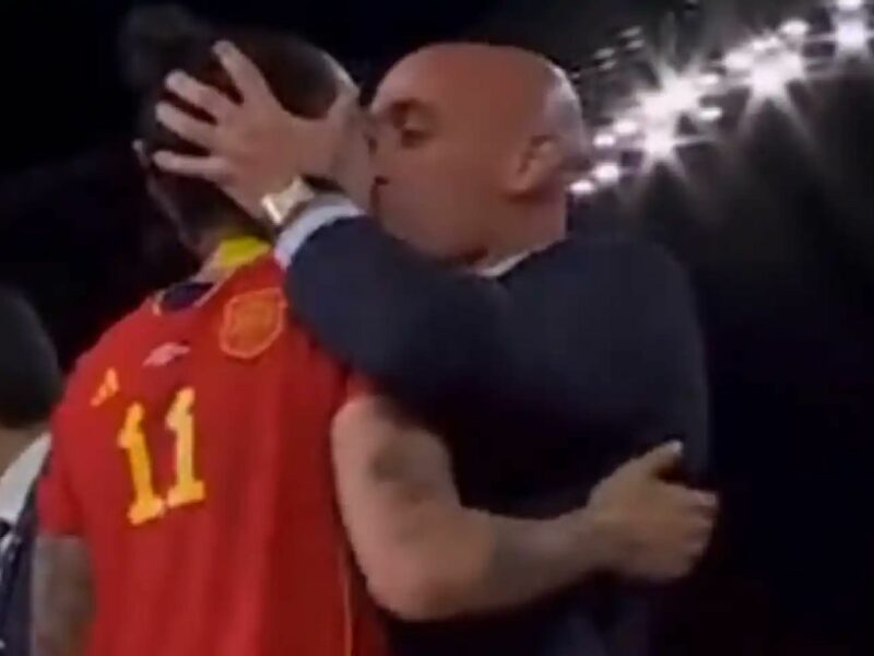 Luis Rubiales kisses Jennifer Hermoso while holding the back of her head