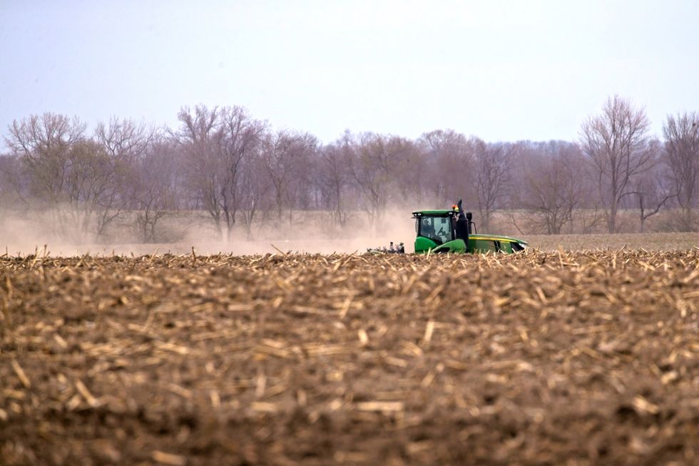 March 29, 2024, Heyworth, Illinois, USA: A very mild winter and a dryish spring prompt some early bird farmers to take to the field and begin soil preparation on Good Friday (Credit Image: © Alan Look/ZUMA Press Wire)