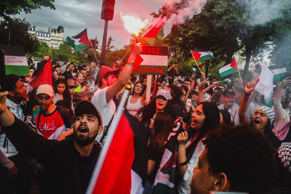 March in support of Palestine through the main streets of Paris.