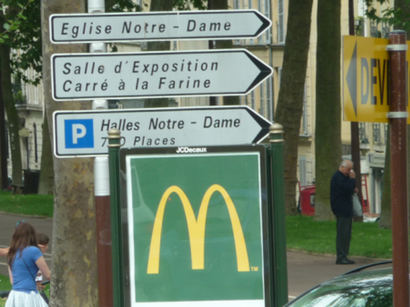 Mc Donald's sign in Paris (basykes)