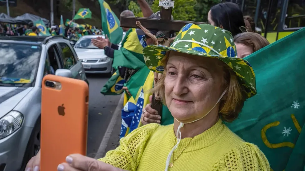 Meet Brazil's "WhatsApp Aunts And Uncles" — How Fake News Spreads With Seniors