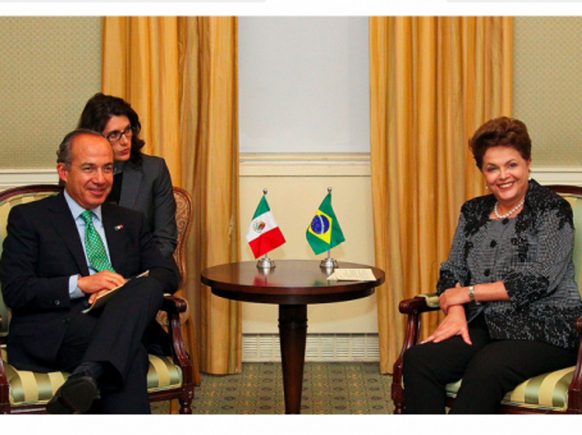 Mexican President Felipe Calderón meets his Brazilian counterpart Dilma Rousseff (Roberto Stuckert)