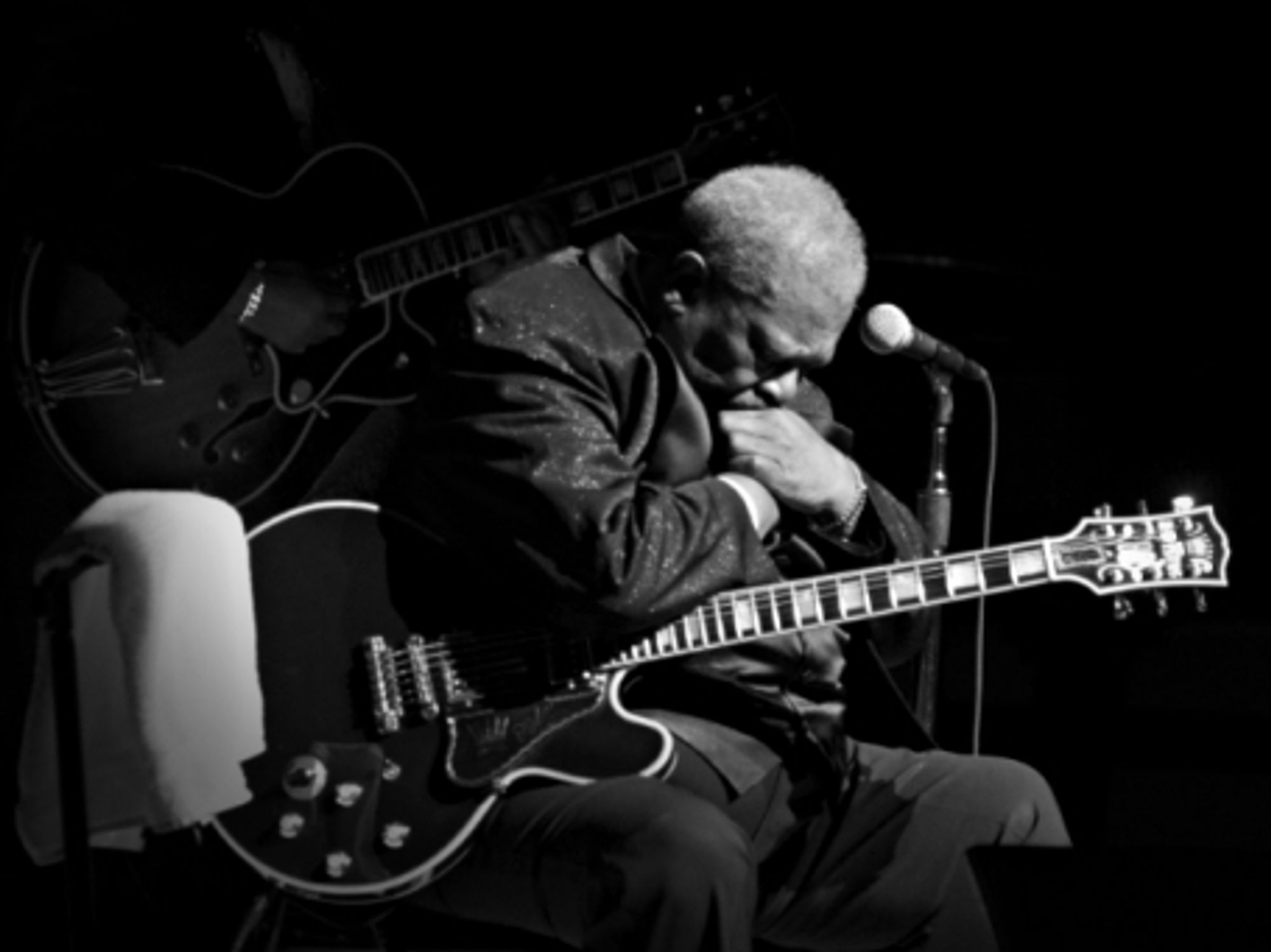 Migrants Stuck At Sea, Farewell B.B. King, Kiwi Emblems