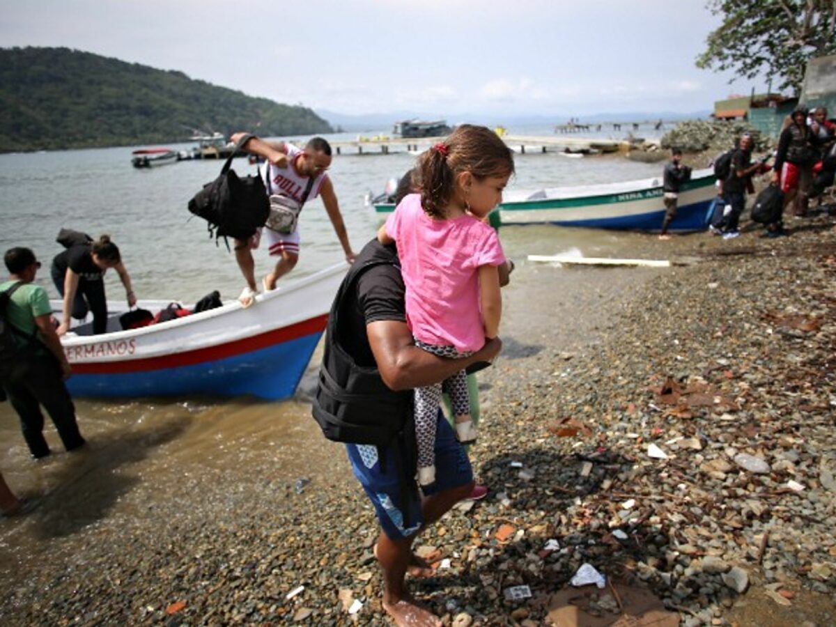 Migrants trying to make their way to Costa Rica