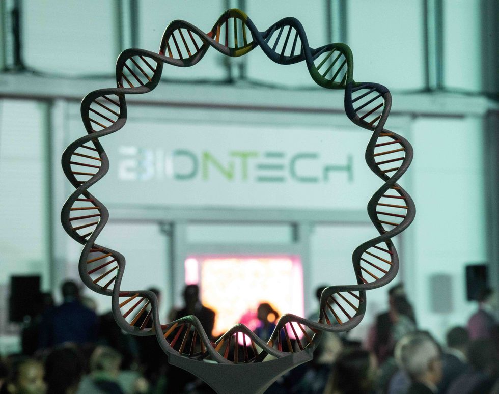 Model of a plasmid DNA at the Biontech event.