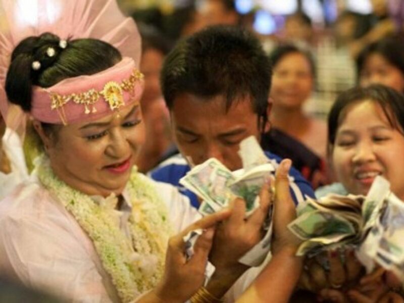 Money-giving celebrations at a Nat Festival in Myanmar (Antonio López Torregrosa)