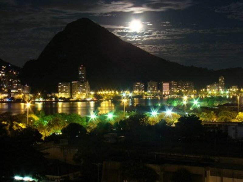 Moon over Rio de Janeiro (Rodrigo_Soldon)